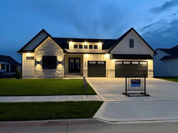 18190 Hidden Knoll, Clive, IA 50325