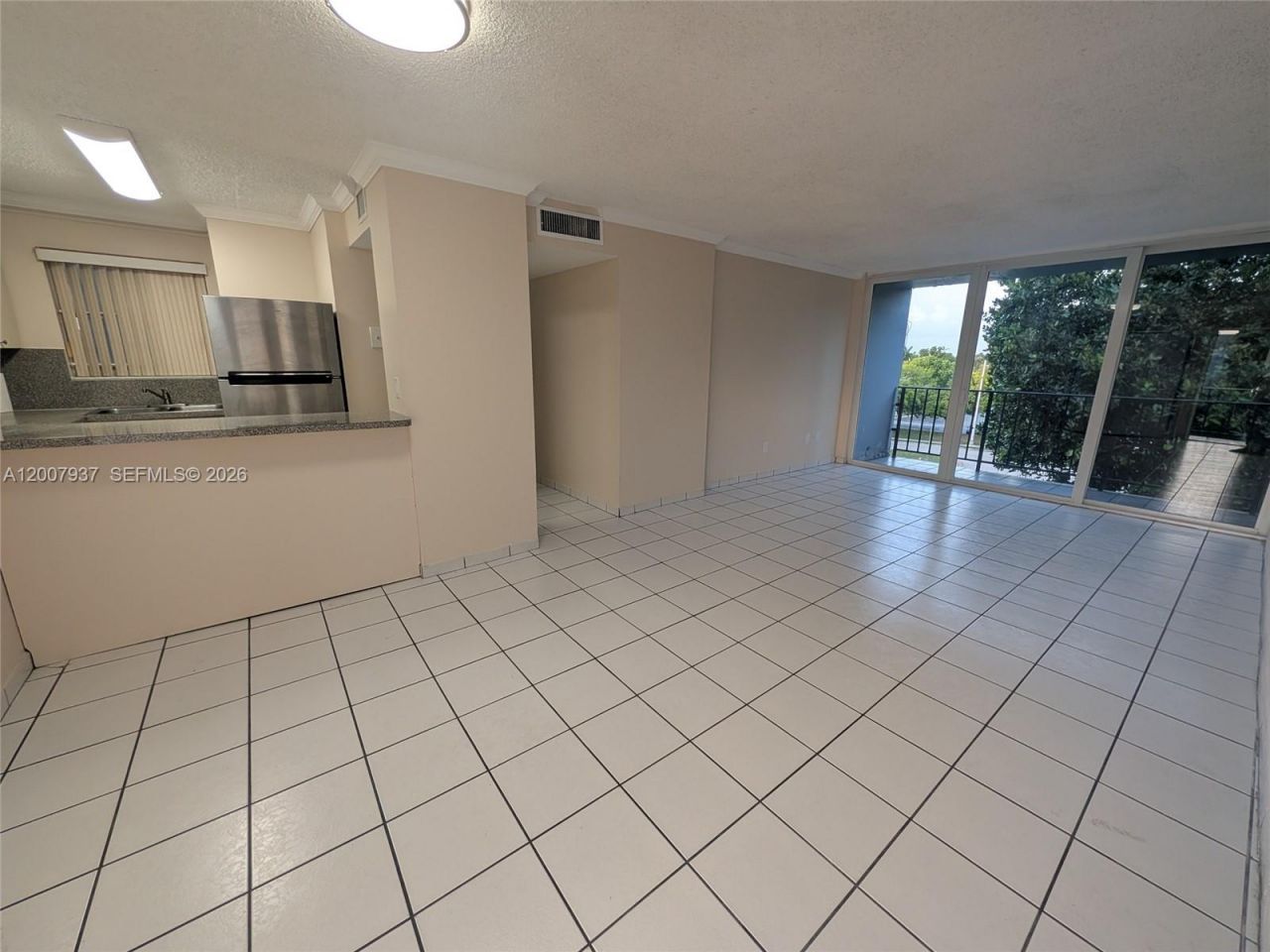 310 Fontainebleau Blvd, Unit 406, Miami, FL 33172 Photo