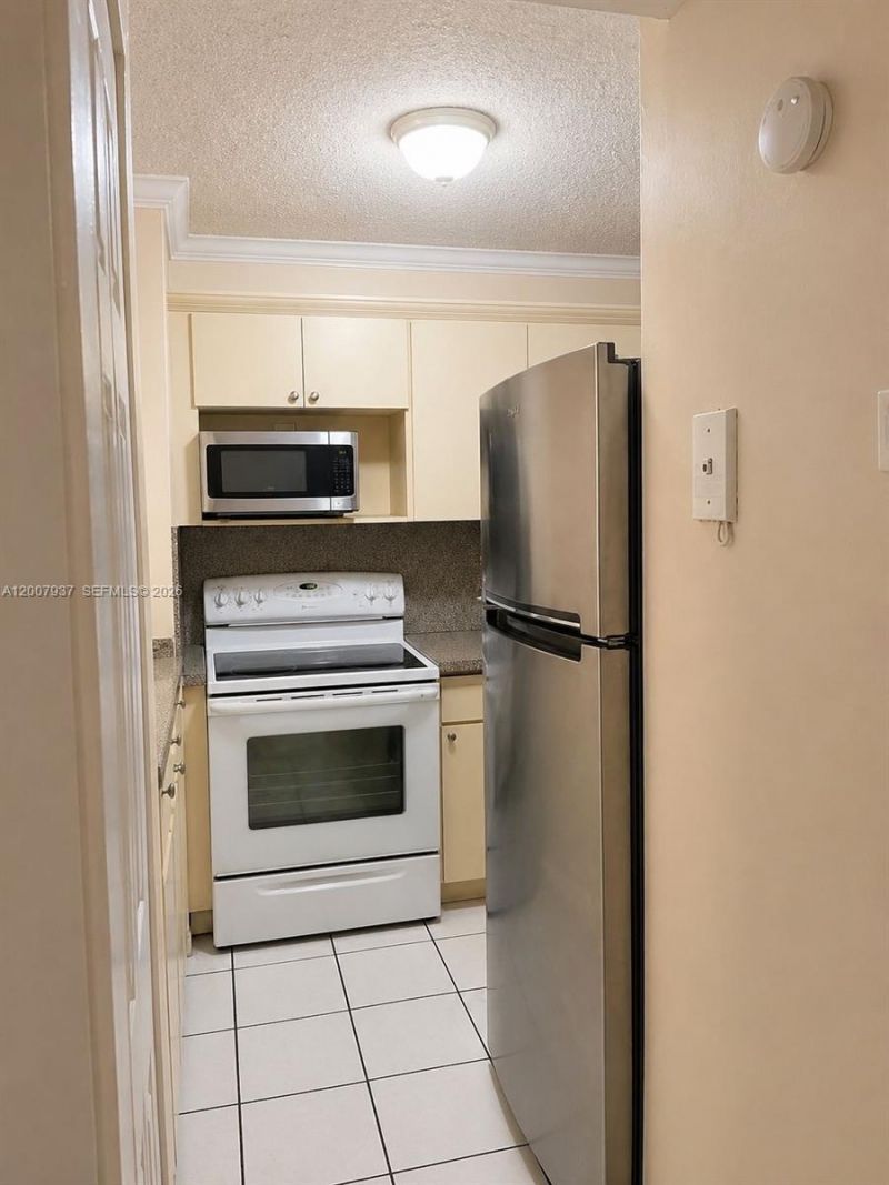 310 Fontainebleau Blvd, Unit 406, Miami, FL 33172 Photo