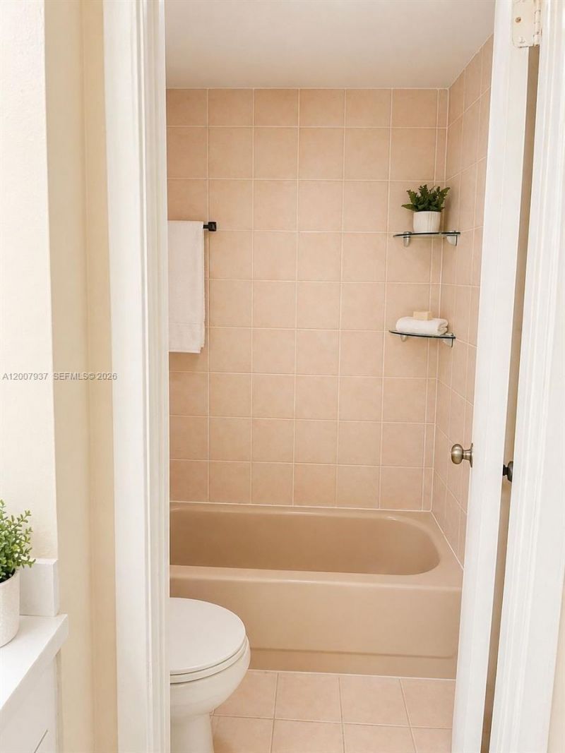 310 Fontainebleau Blvd, Unit 406, Miami, FL 33172 Photo