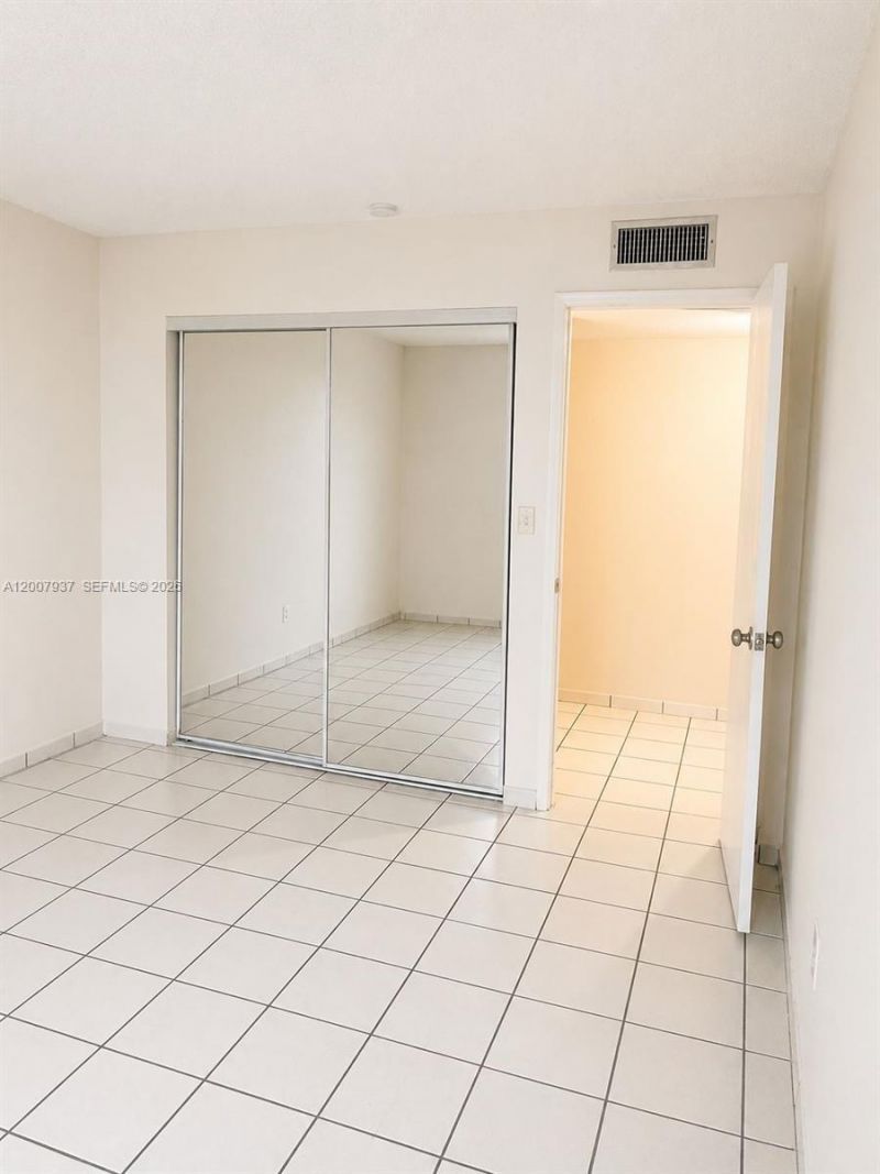 310 Fontainebleau Blvd, Unit 406, Miami, FL 33172 Photo