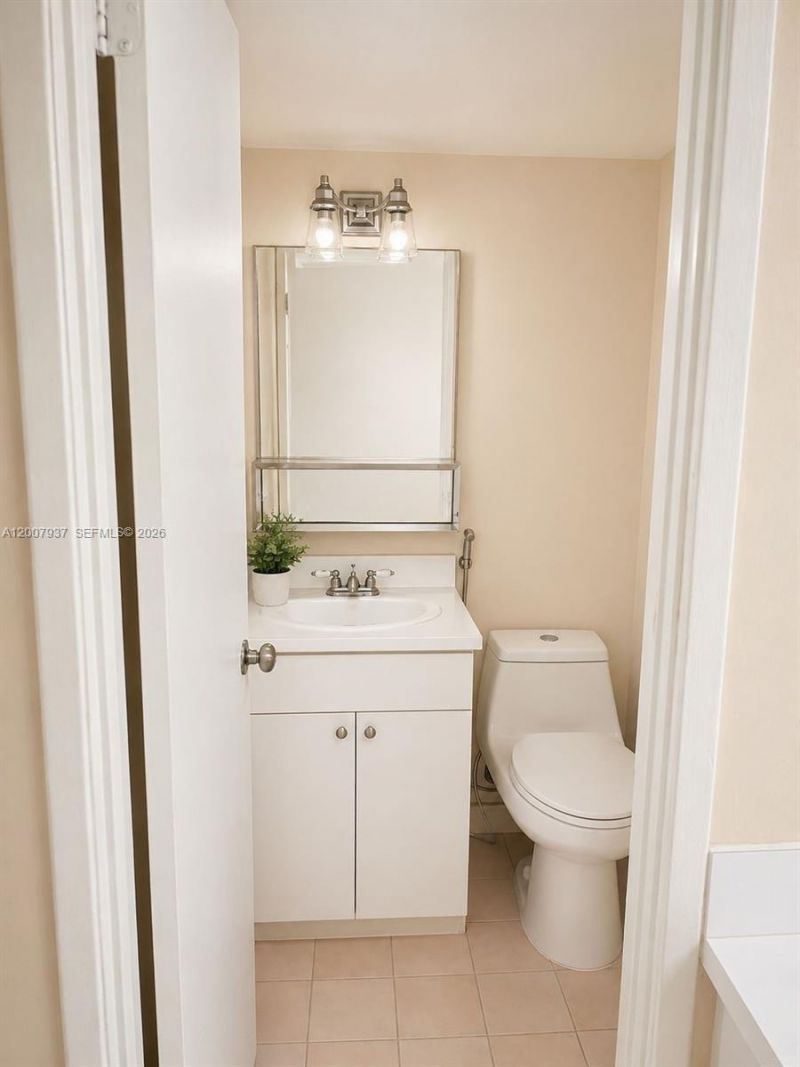 310 Fontainebleau Blvd, Unit 406, Miami, FL 33172 Photo