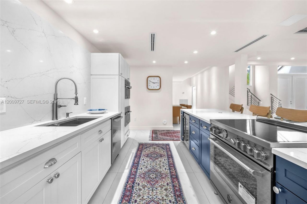 1933 S Oak Haven Cir, Miami, FL 33179 Photo