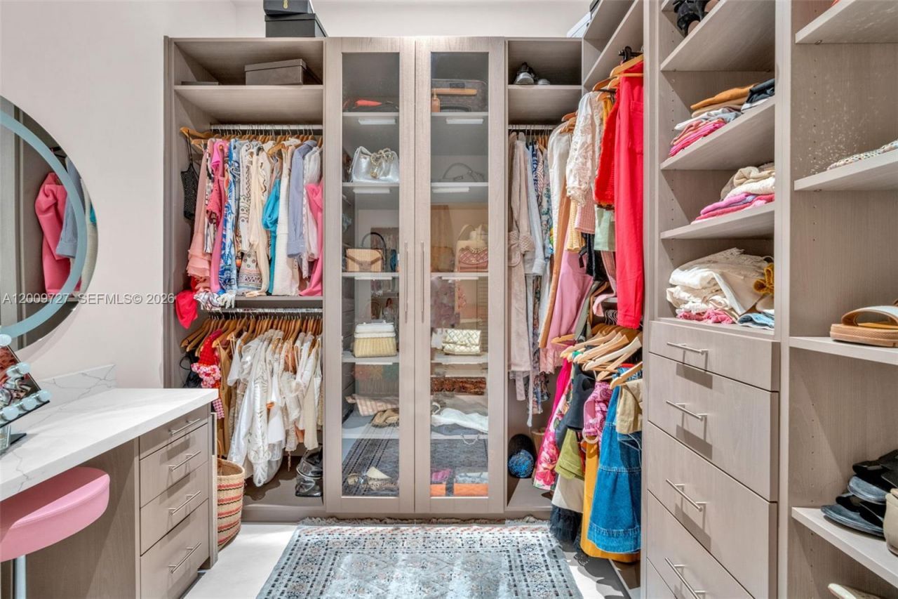 1933 S Oak Haven Cir, Miami, FL 33179 Photo