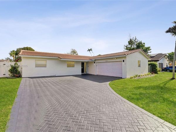 7511 NW 41st St , Coral Springs, FL 33065
