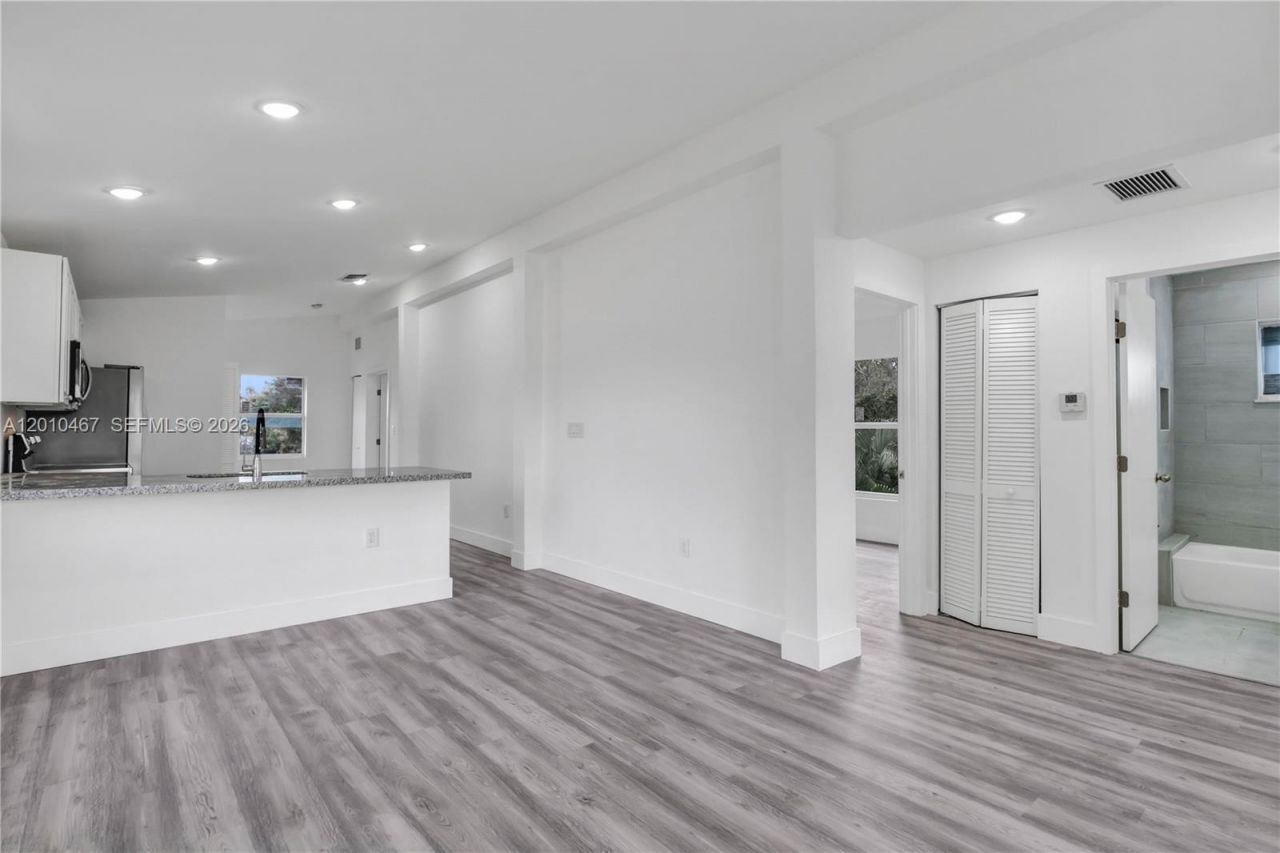 763 NW 80th St , Unit B, Miami, FL 33150 Photo