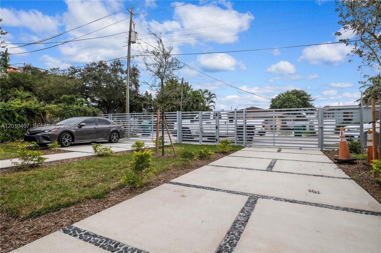 763 NW 80th St , Unit B, Miami, FL 33150 Photo