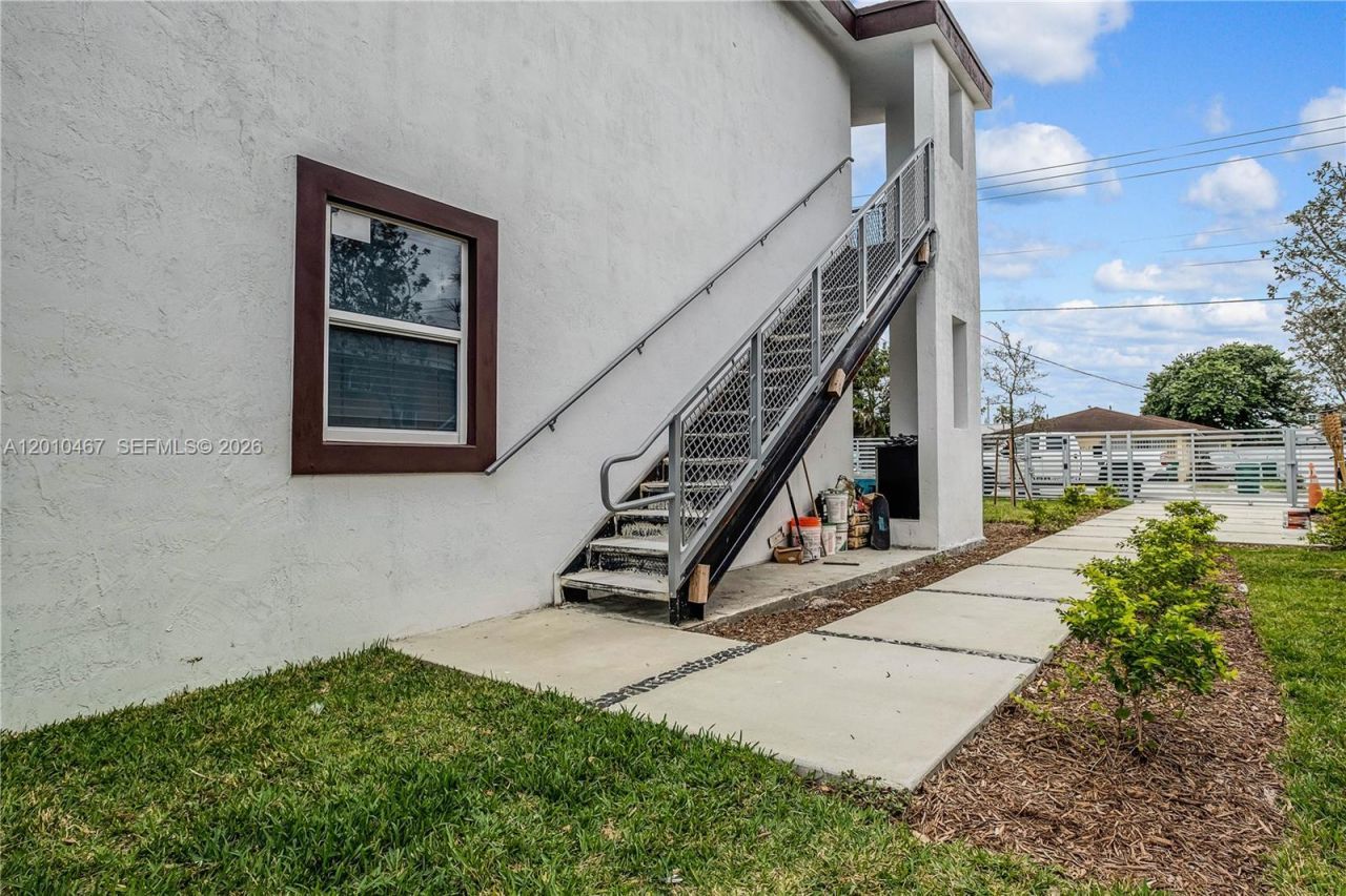763 NW 80th St , Unit B, Miami, FL 33150 Photo