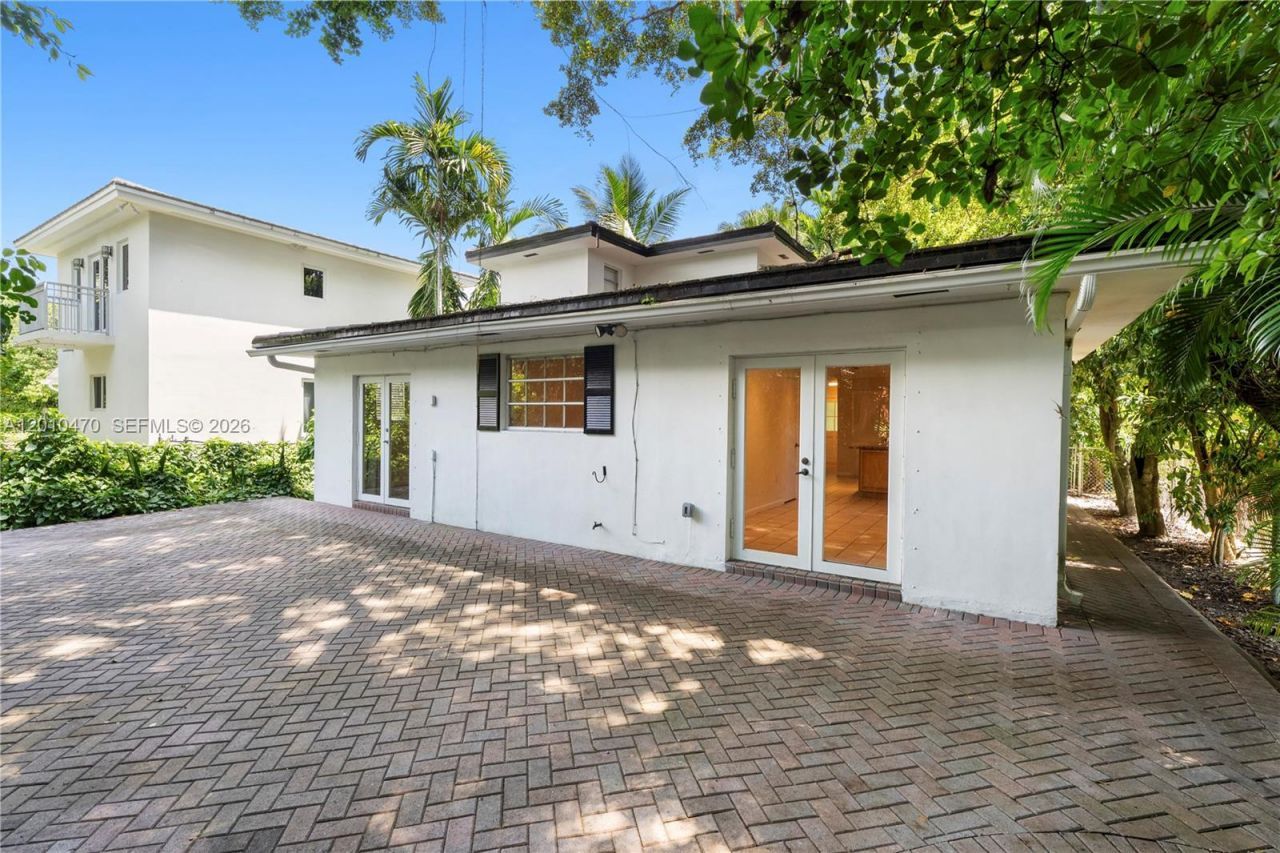 5520 San Vicente St , Coral Gables, FL 33146 Photo