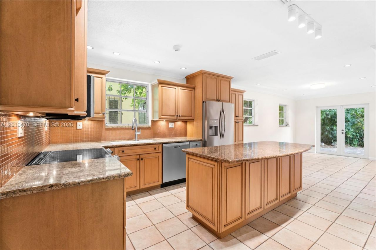 5520 San Vicente St , Coral Gables, FL 33146 Photo
