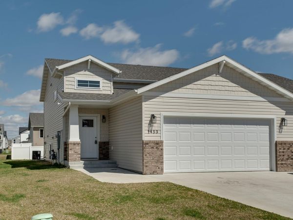 1453 69th Avenue S, Fargo, ND 58104