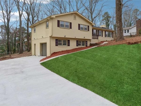 1573 Deerwood Lane , Acworth, GA 30102