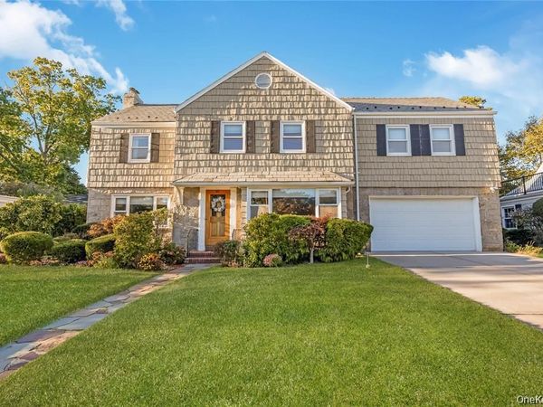 15 Combes Avenue , Rockville Centre, NY 11570