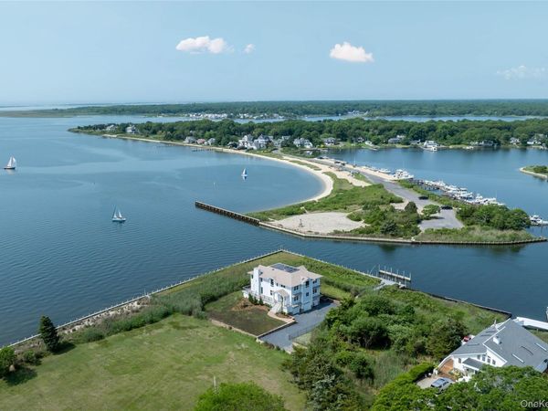 7 Convent Lane , Center Moriches, NY 11934