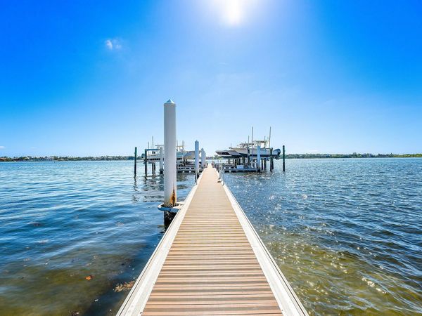 10 Windward Lane, Boynton Beach, FL 33435