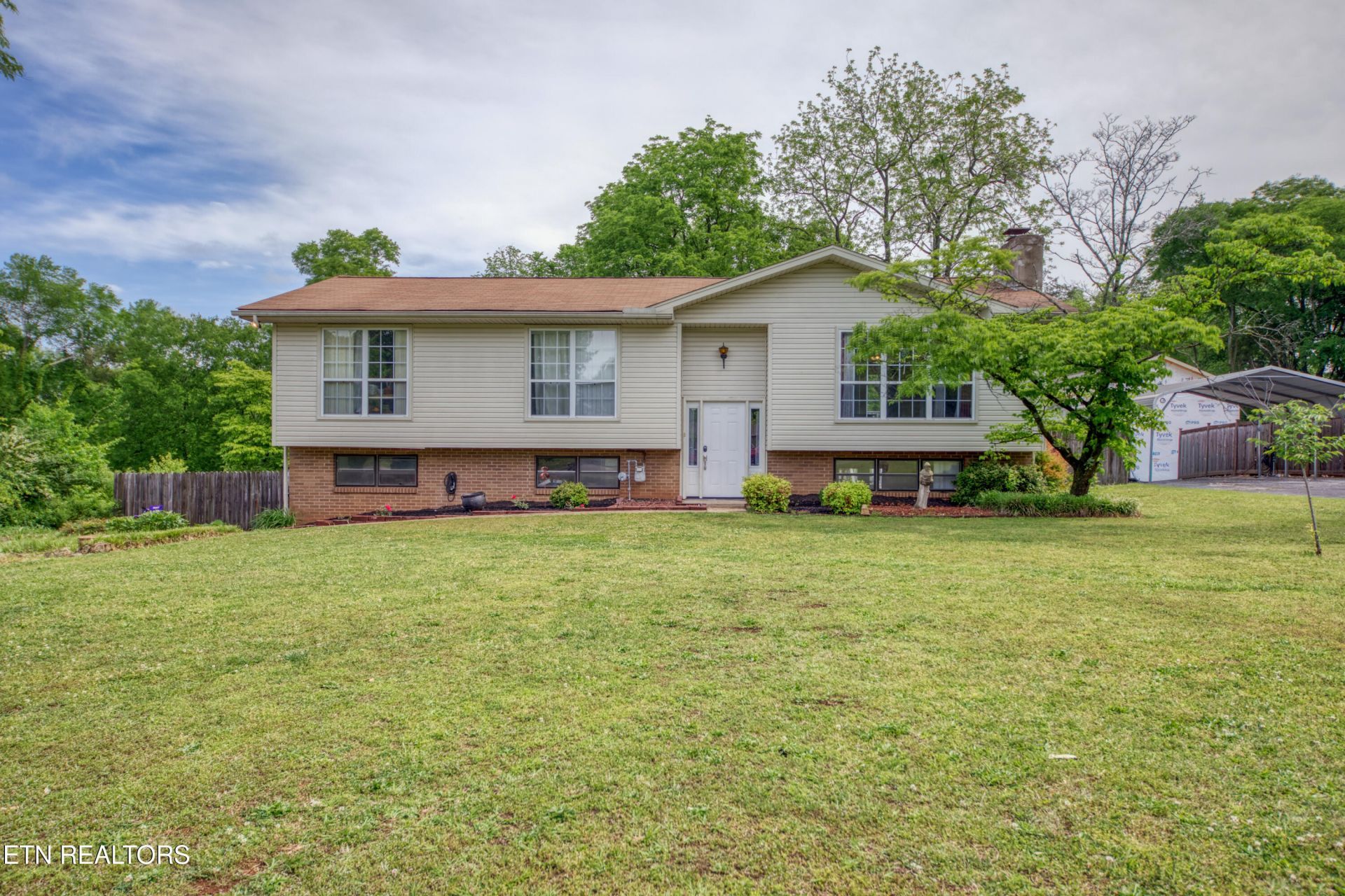 900 Foster Drive, Lenoir City, TN 37772 Main Photo