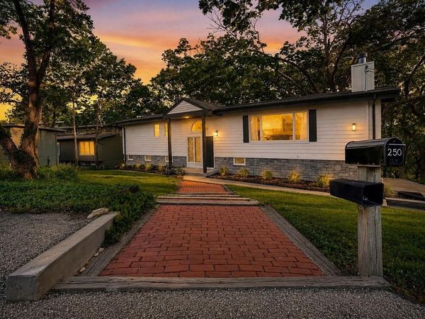 250 Arapahoe Circle, Lake Quivira, KS 66217