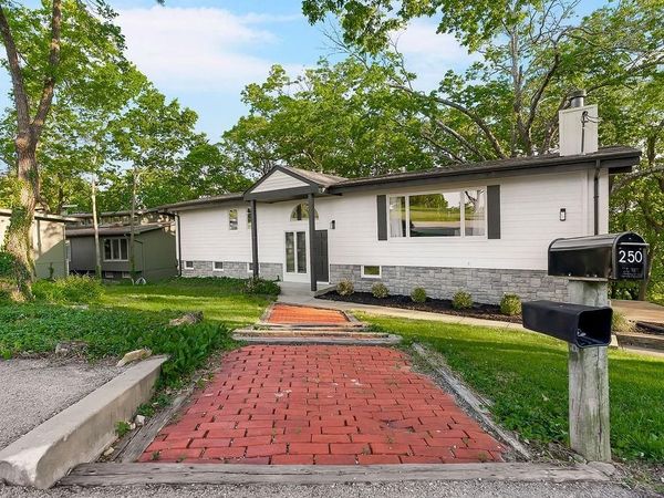 250 Arapaho Circle, Lake Quivira, KS 66217