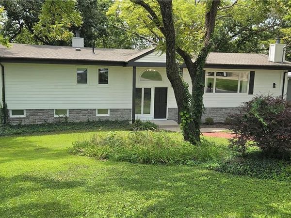 250 Arapahoe Circle, Lake Quivira, KS 66217