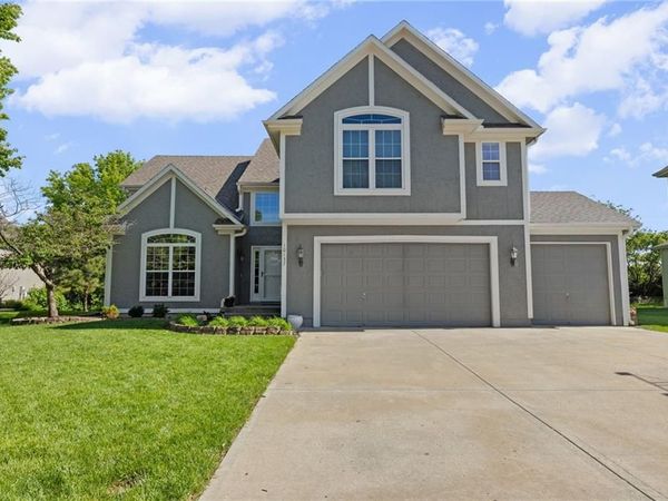 10137 THEDEN Circle, Lenexa, KS 66220