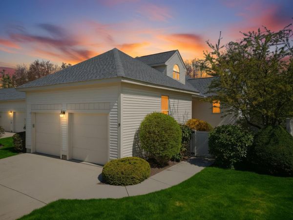 9 Pebble Beach Drive, Bedford, NH 03110