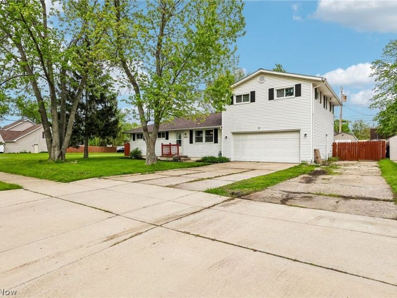 805 Roberts Street, Sheffield Lake, OH 44054 Photo 2