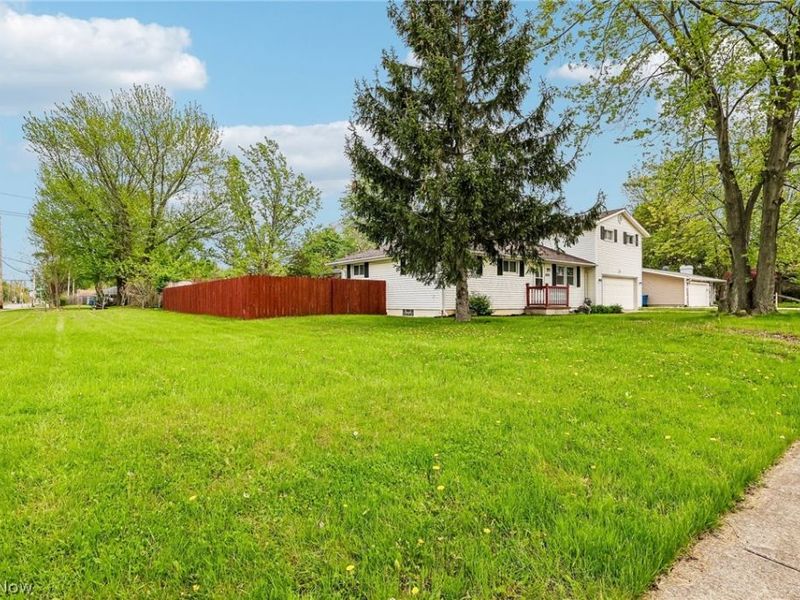 805 Roberts Street, Sheffield Lake, OH 44054 Photo 3