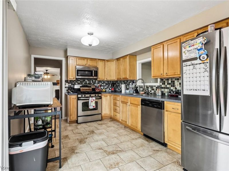 805 Roberts Street, Sheffield Lake, OH 44054 Photo 7