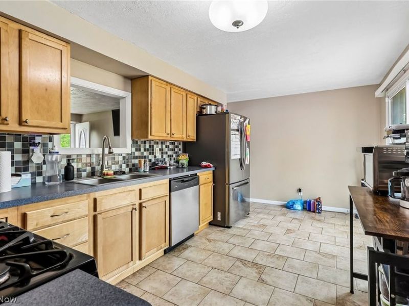 805 Roberts Street, Sheffield Lake, OH 44054 Photo 8