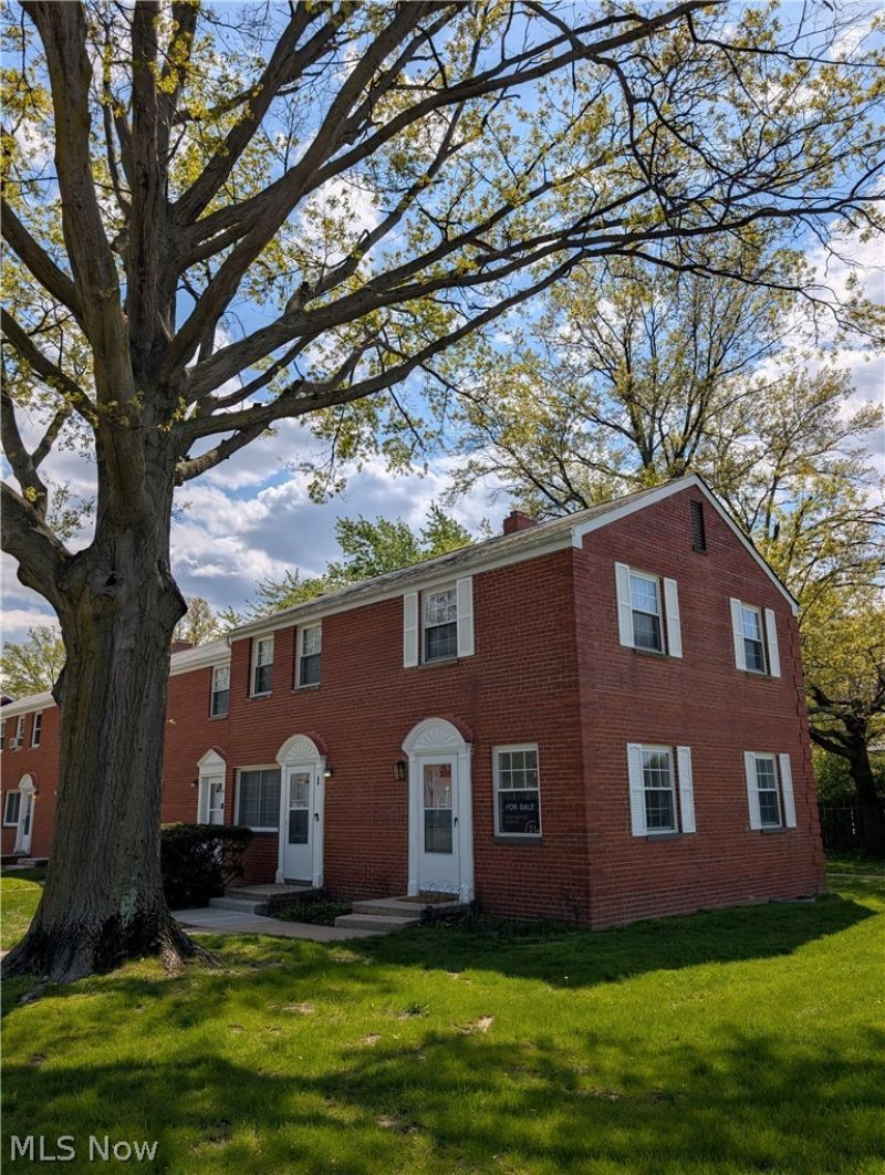 422 Clearview Drive, Unit J10, Euclid, OH 44123 Main Photo