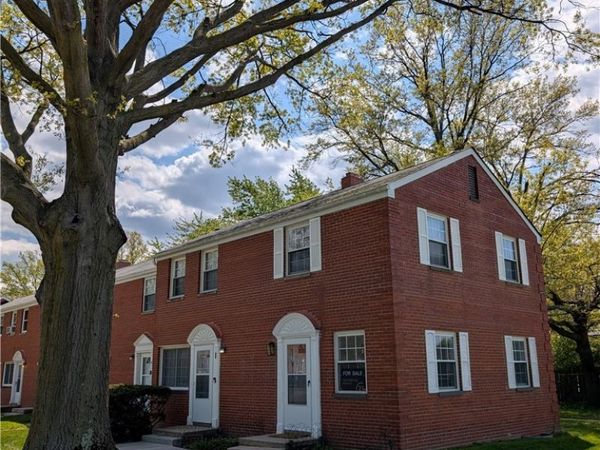 422 Clearview Drive, Unit J10, Euclid, OH 44123