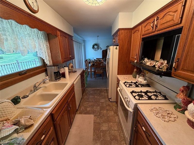 3937 Linda Street NW, North Canton, OH 44720 Photo 9