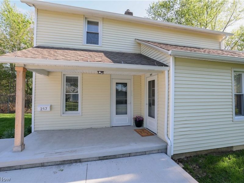 217 E Bergey Street, Wadsworth, OH 44281 Photo 2
