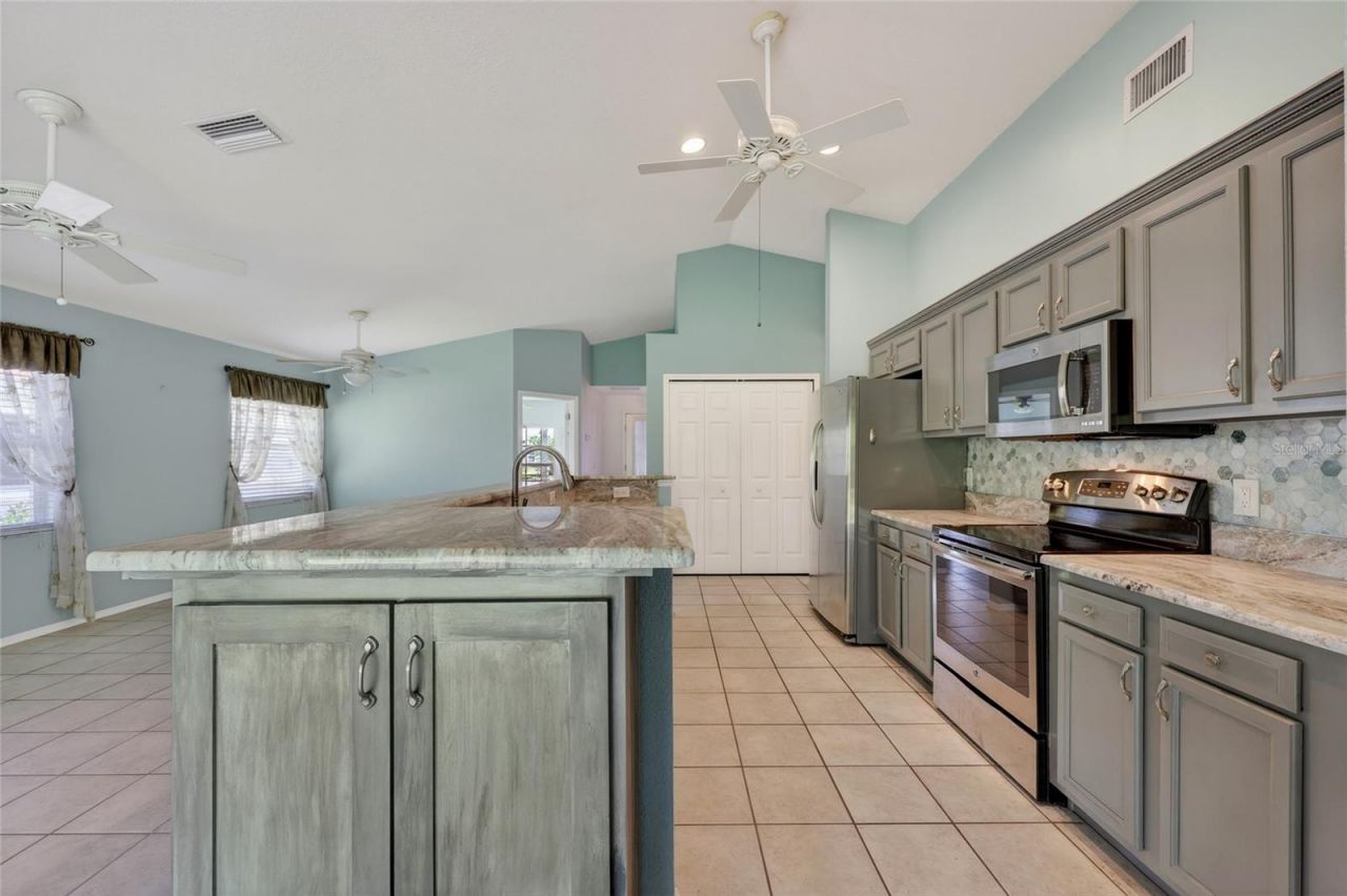 13440 SW Pembroke Circle N, Lake Suzy, FL 34269 Photo