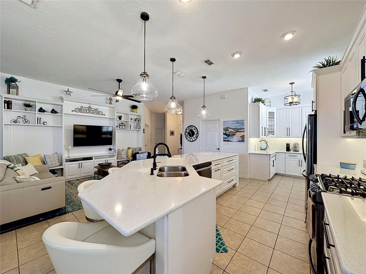 135 Crepe Myrtle Dr , Groveland, FL 34736 Photo