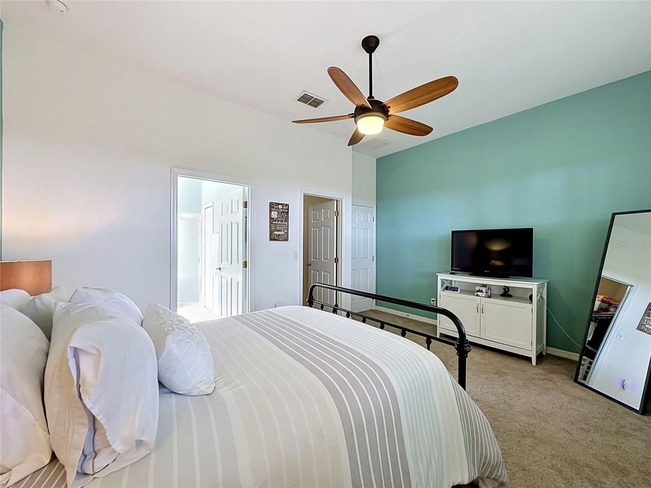 135 Crepe Myrtle Dr, Groveland, FL 34736 Photo