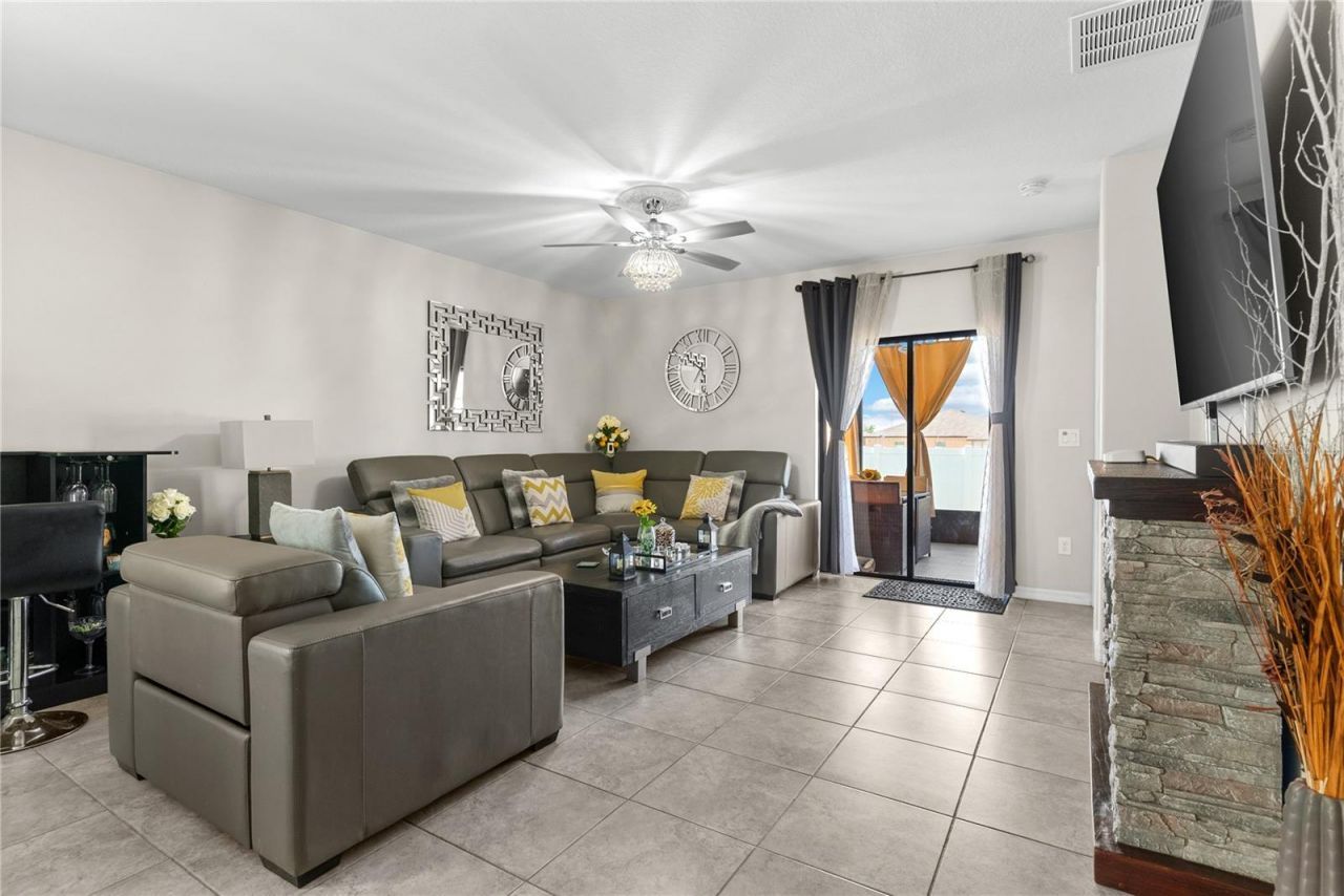 10216 Carloway Hills Drive, Wimauma, FL 33598 Photo