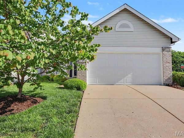 299 Arbor Place Lane , Manchester, MO 63088