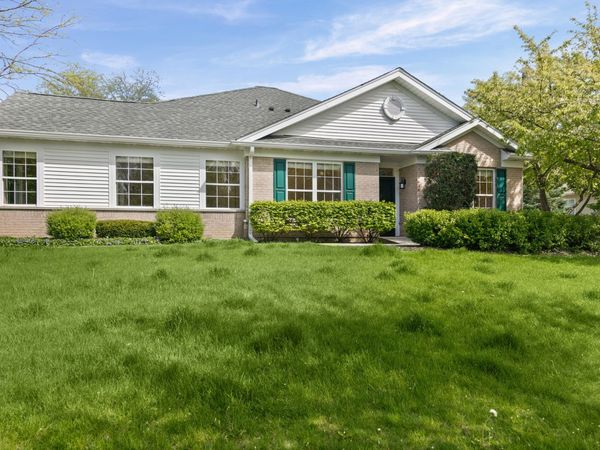 104 Enfield Lane , Grayslake, IL 60030