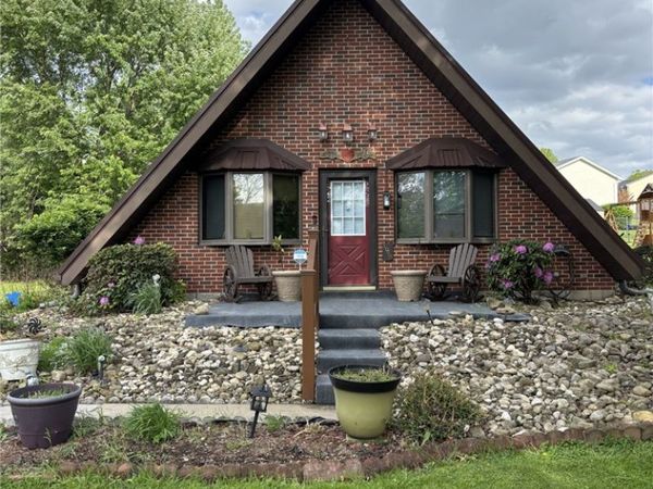 188 Township Dr , Uniontown, PA 15401