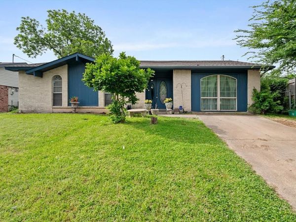 609 Columbine Lane, Grand Prairie, TX 75052