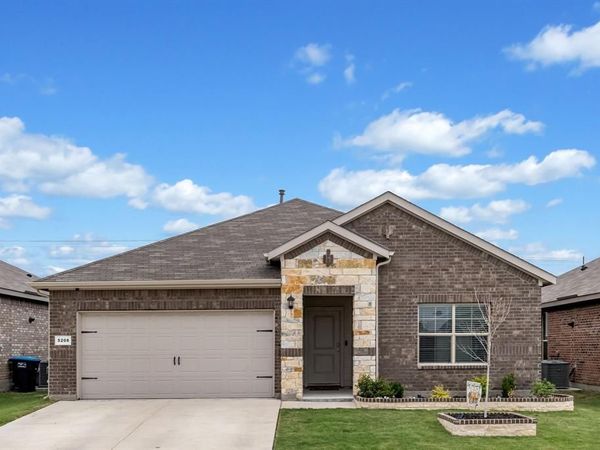 5208 Petal Meadows Drive, Fort Worth, TX 76179