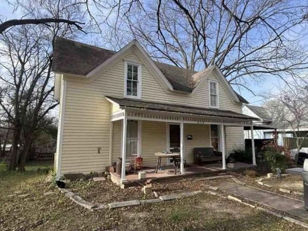 513 W Jefferson Street, Waxahachie, TX 75165