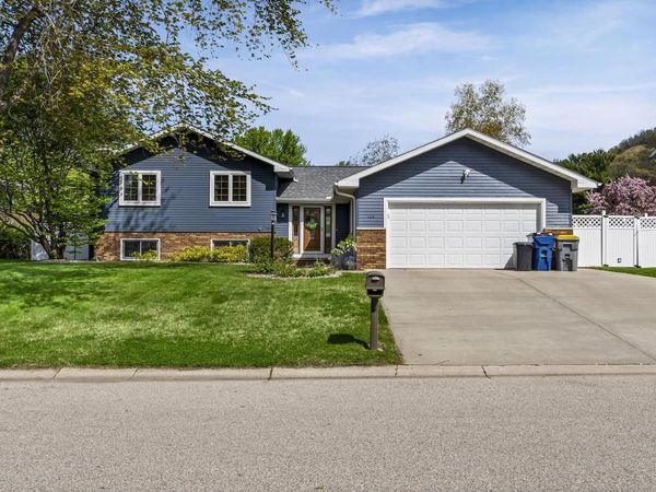 426 Fireside DRIVE, La Crescent, MN 55947