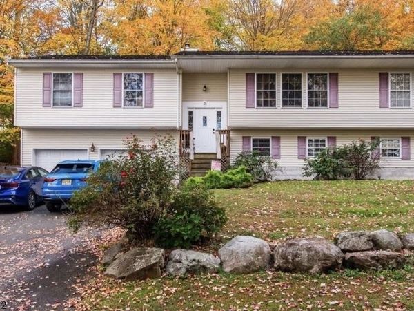 3 Undercliff Ln, Lincoln Park, NJ 07035