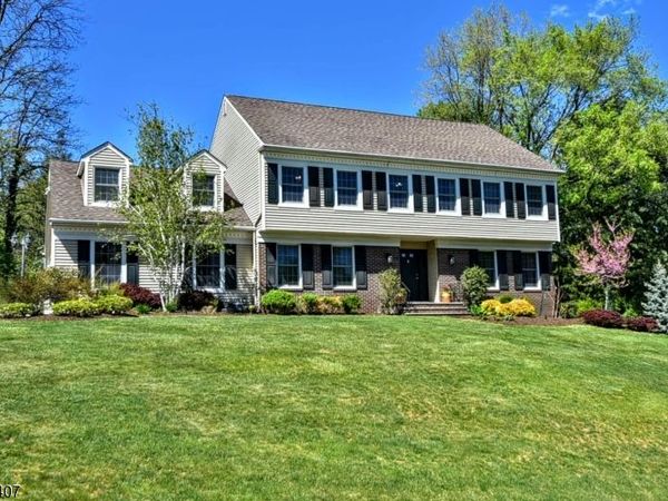 29 Cheryl Hills Dr, Hawthorne, NJ 07506