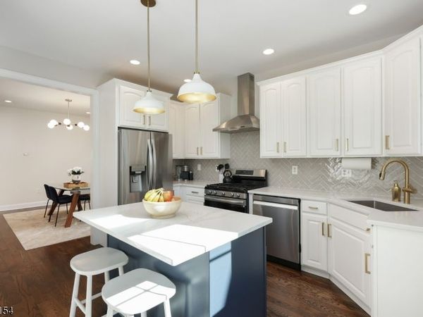 10 Loft Dr, Bridgewater, NJ 08836