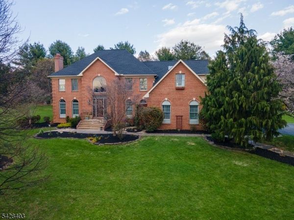 4260 Farmersville Ct, Pennsylvania, PA 18045