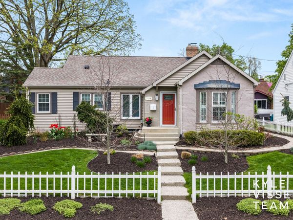 1114 Keneberry Way SE, East Grand Rapids, MI 49506