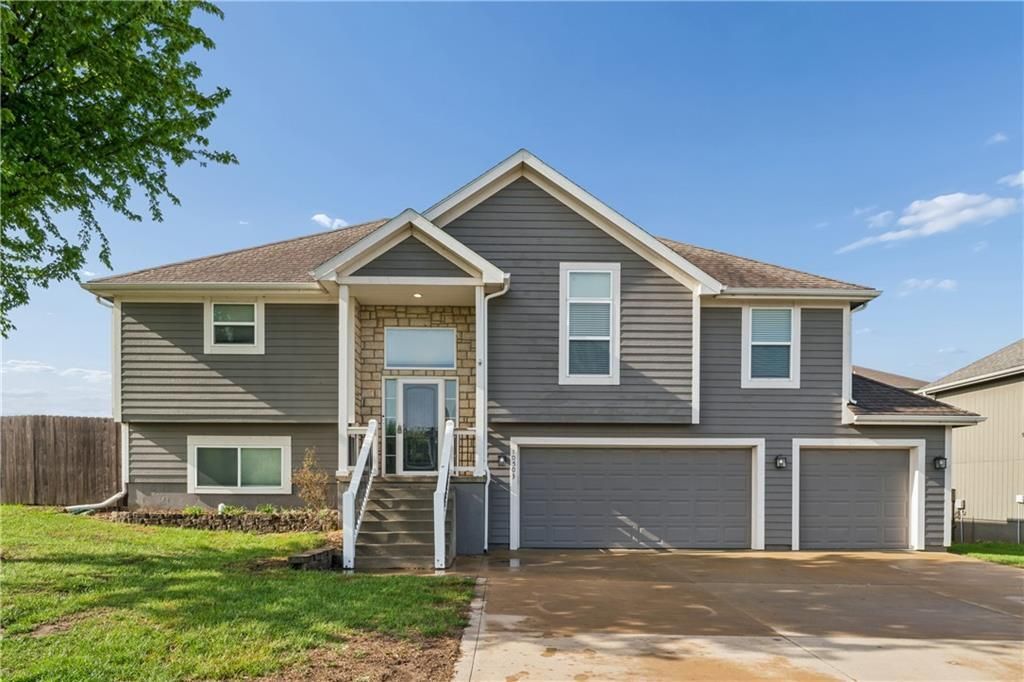 10503 Augusta Drive, Kansas City, KS 66109 Main Photo